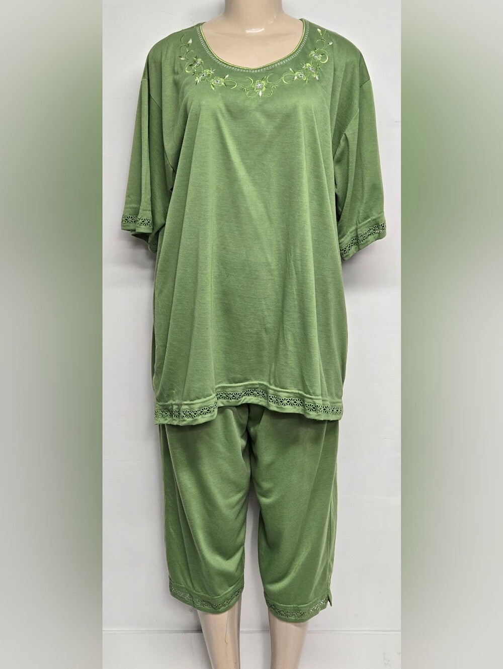 Lifo Collection Vintage XXXL 2 Pc Capri Set Embroidered Floral Cut Out